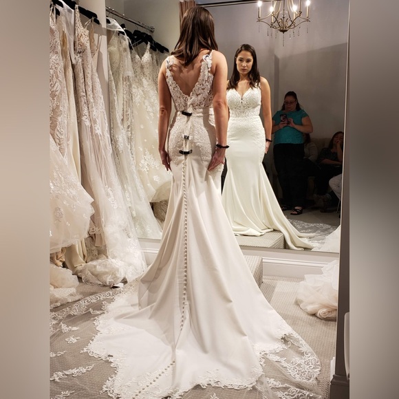 Essence Designs (Essence of Australia) Wedding Dress - Picture 4 of 14